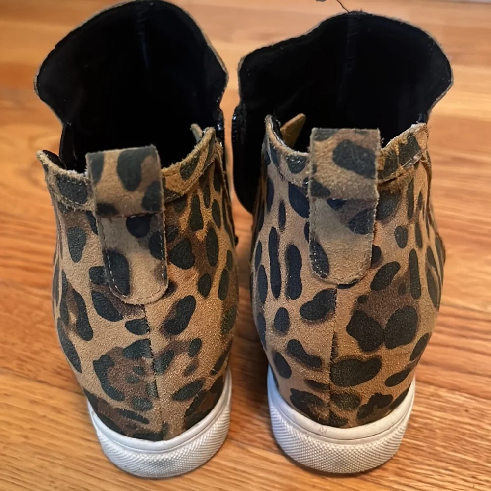 Blondo Georgette Waterproof Hidden Wedge Leather Sneaker Leopard - Picture 4 of 4